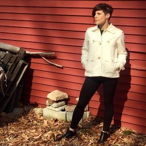 Classic THEORY ivory cropped A line trench coat M